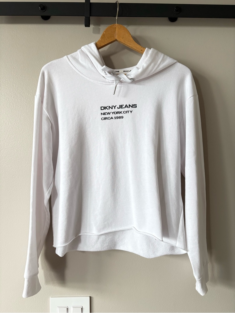 White DKNY Jeans Cropped Hoodie New York City Circa 1989 Raw Hem Size M